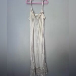 Chic White Lace Hem Slip Dress‎